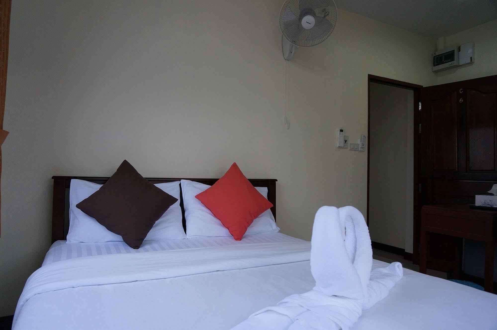 Baan Taweesuk Guest House HHQ Exterior foto